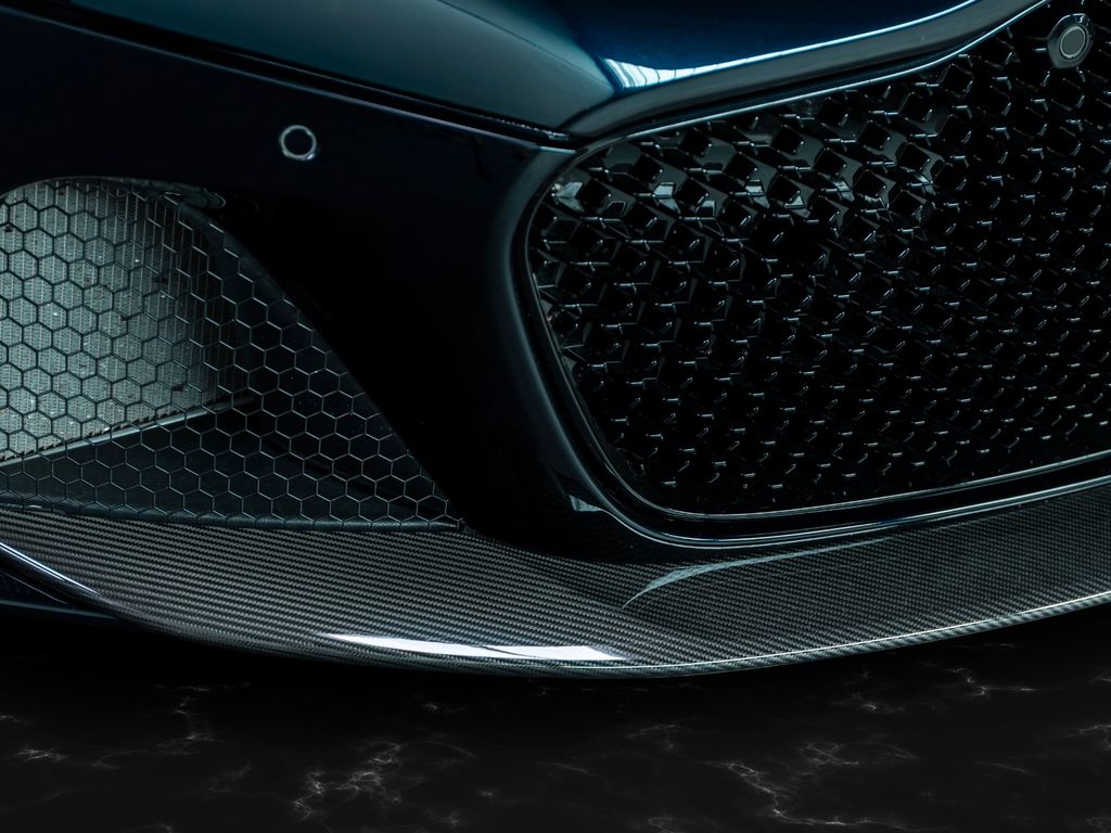 Aston Martin DBS 2020