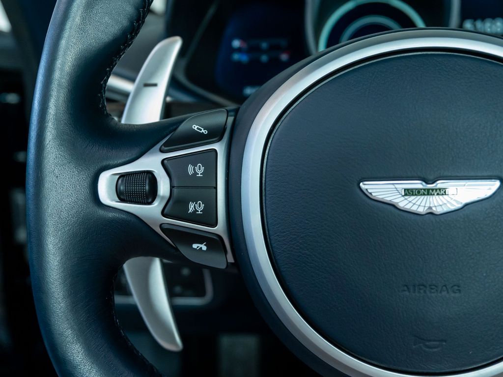 Aston Martin DBS 2020