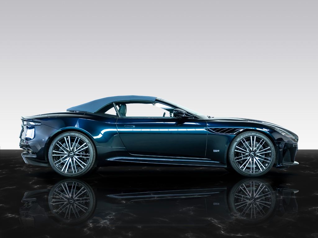 Aston Martin DBS 2020