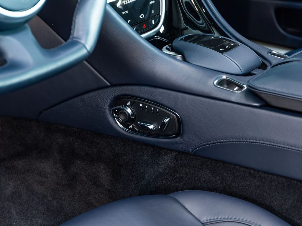 Aston Martin DBS 2020