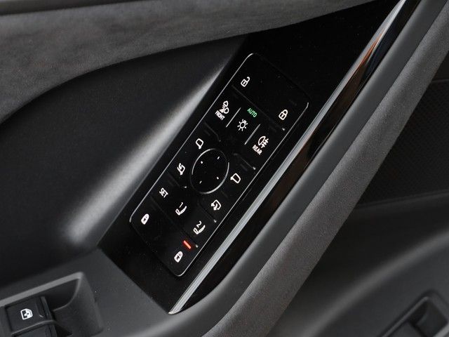 Audi SQ6 e-tron 2025