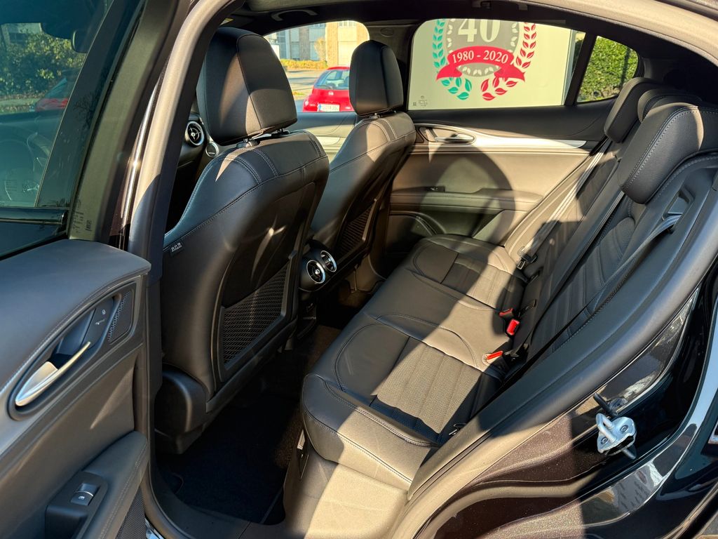 Alfa Romeo Stelvio 2025