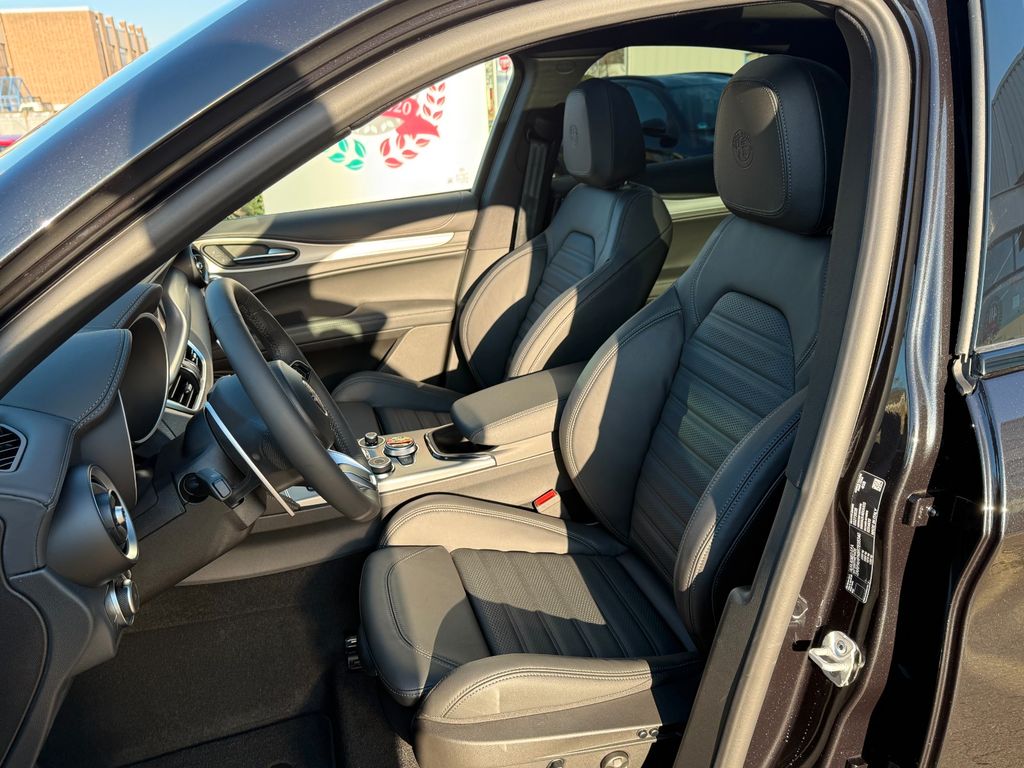 Alfa Romeo Stelvio 2025