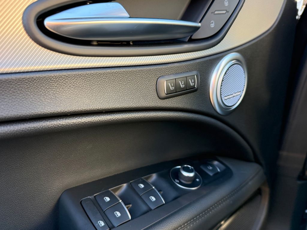 Alfa Romeo Stelvio 2025