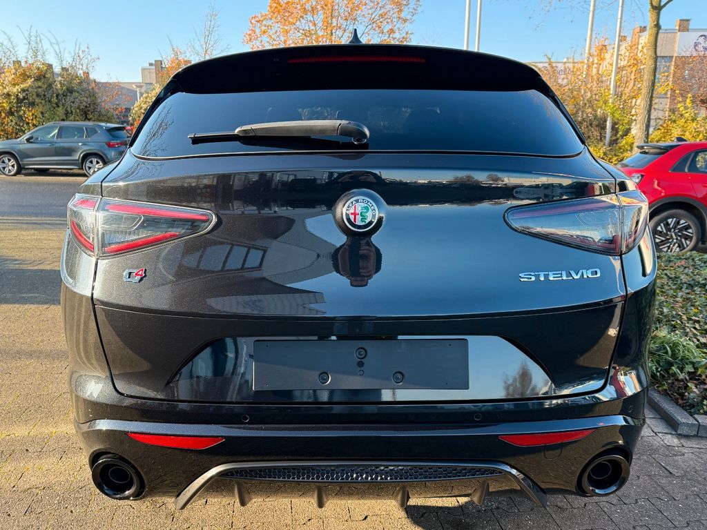 Alfa Romeo Stelvio 2025