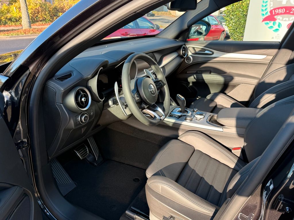 Alfa Romeo Stelvio 2025