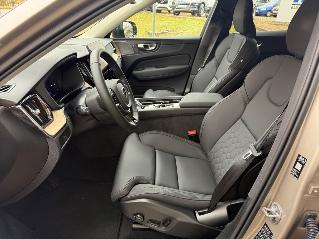 Volvo XC60 2025