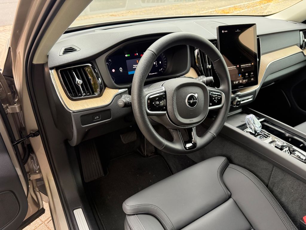 Volvo XC60 2025