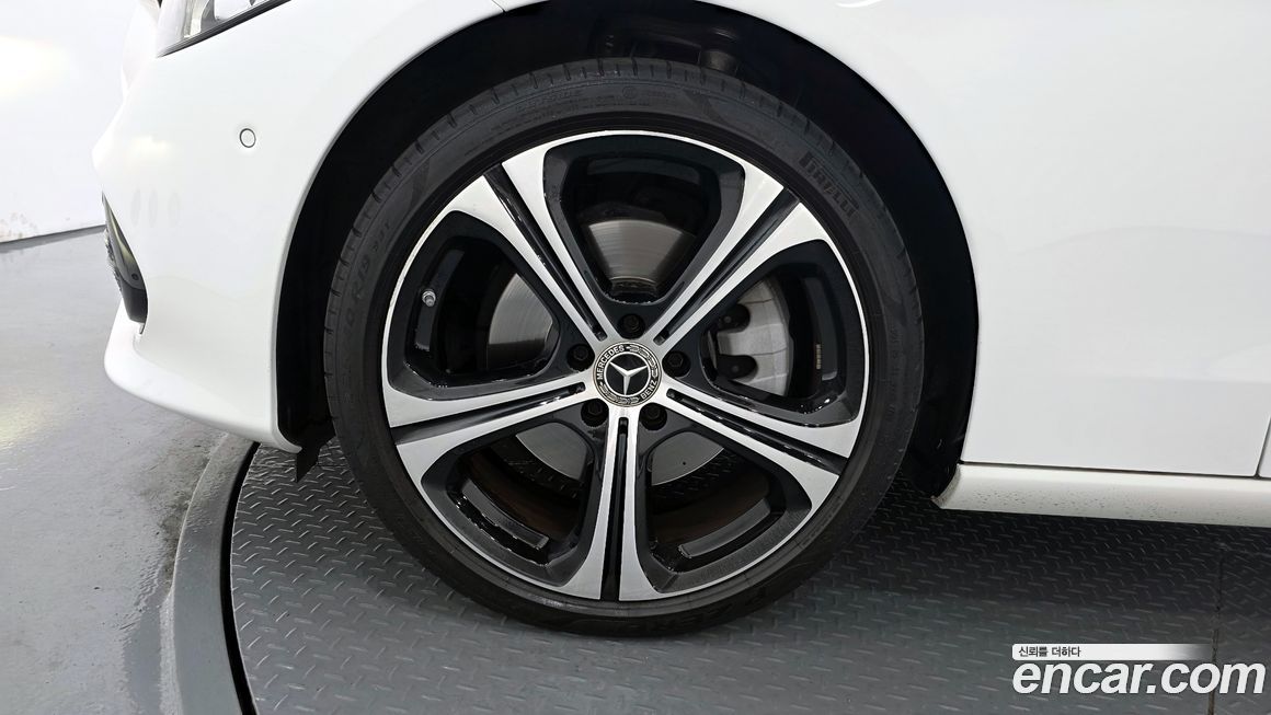 Mercedes-Benz C-Class 2023