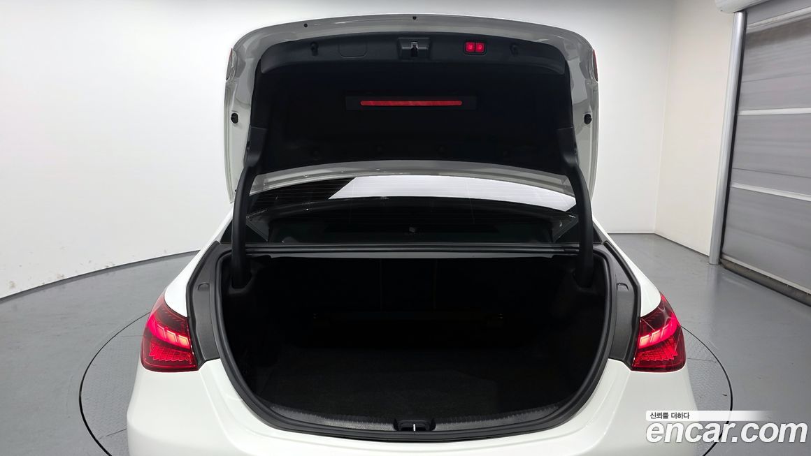 Mercedes-Benz C-Class 2023