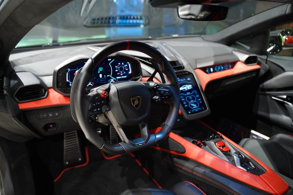 Lamborghini Revuelto 2024