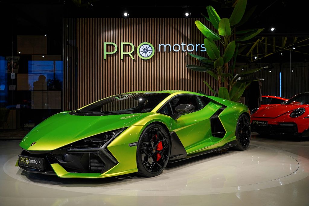 Lamborghini Revuelto 2024