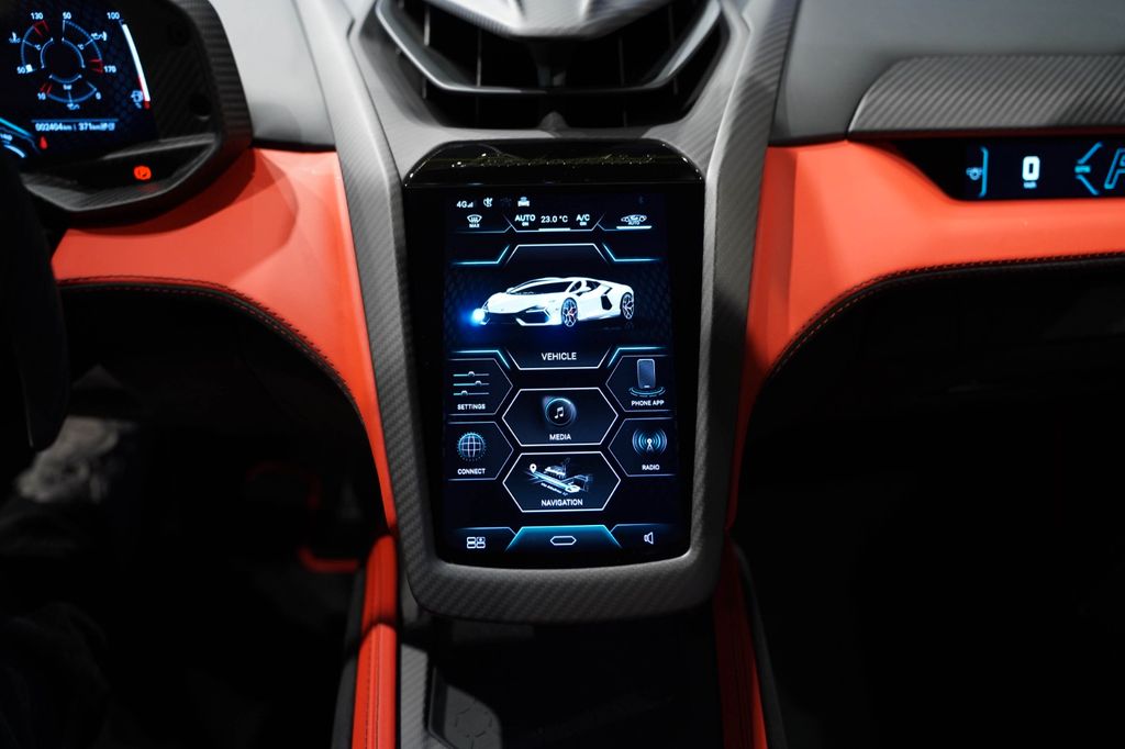 Lamborghini Revuelto 2024