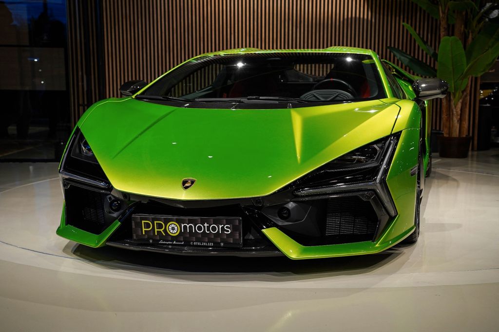 Lamborghini Revuelto 2024
