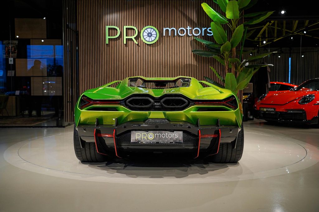 Lamborghini Revuelto 2024