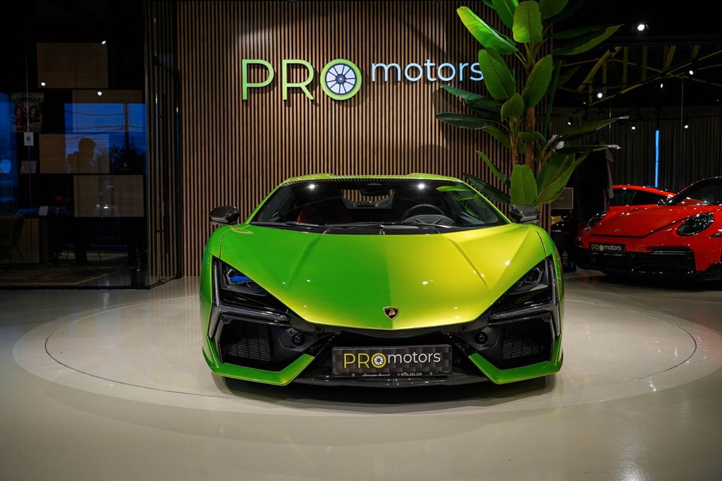 Lamborghini Revuelto 2024