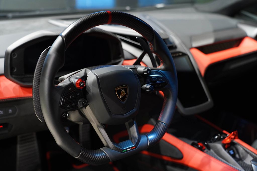 Lamborghini Revuelto 2024