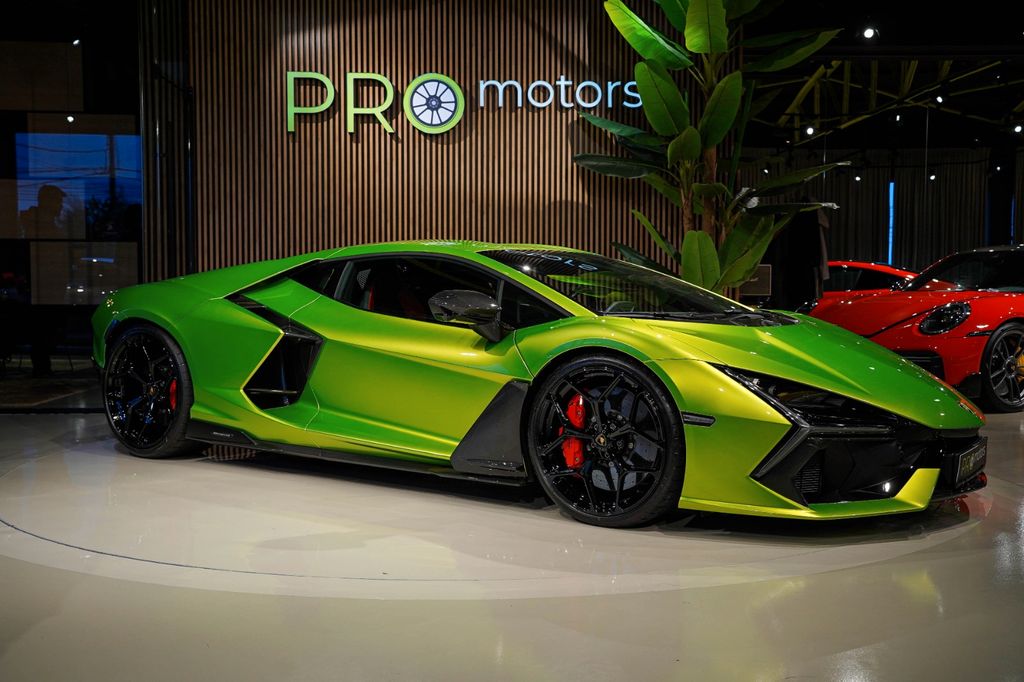 Lamborghini Revuelto 2024