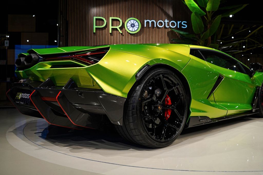 Lamborghini Revuelto 2024