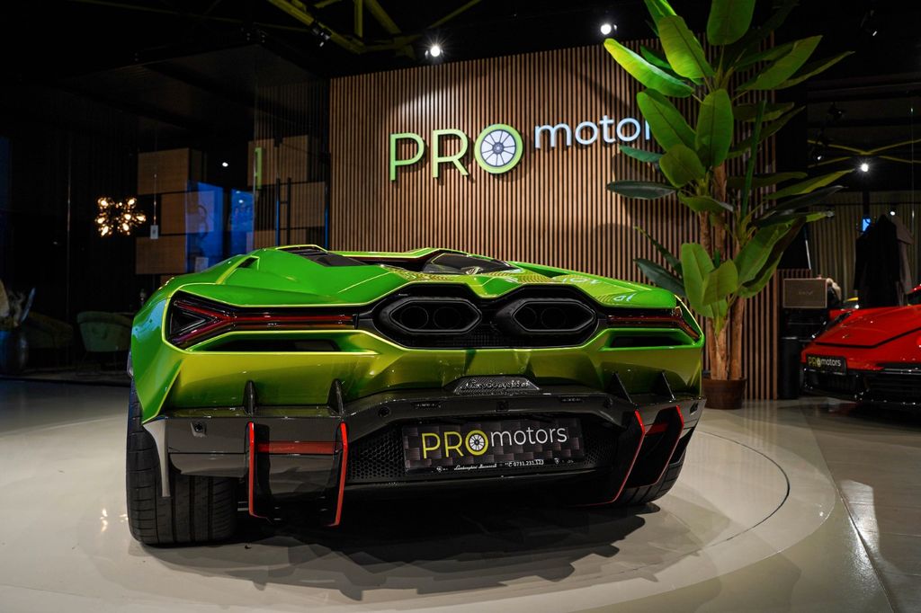 Lamborghini Revuelto 2024