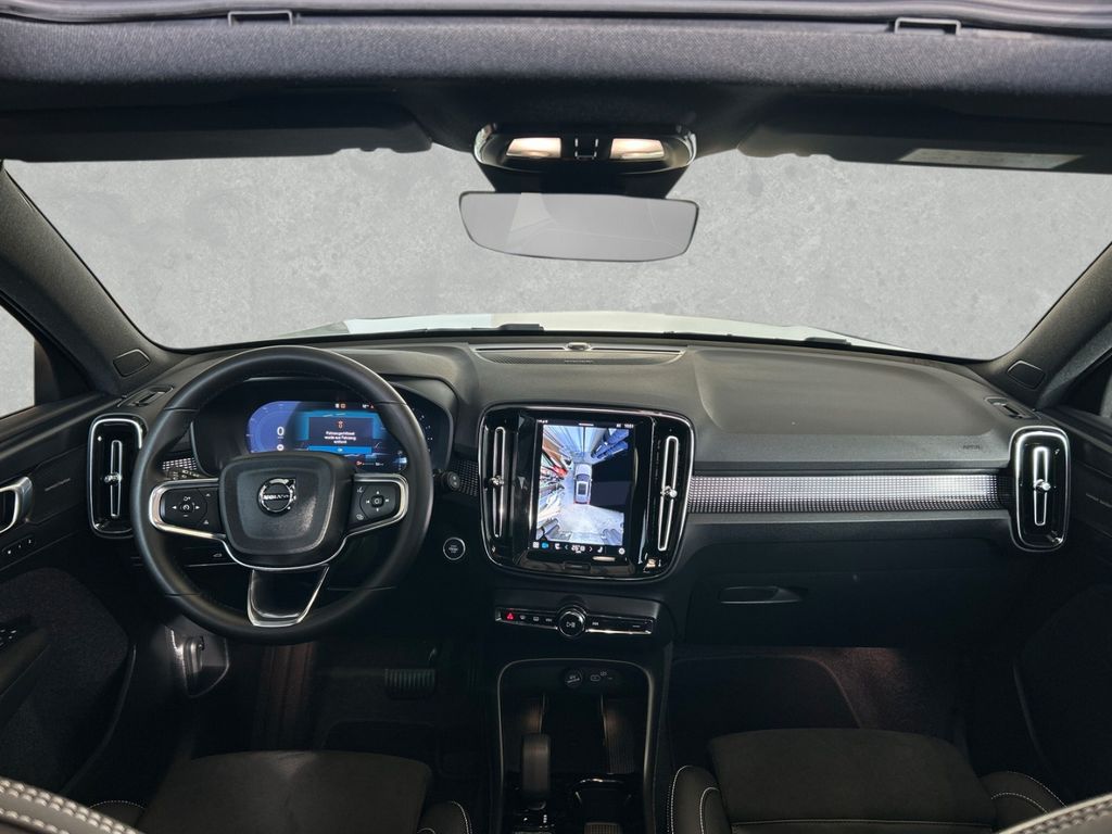 Volvo XC40 2025