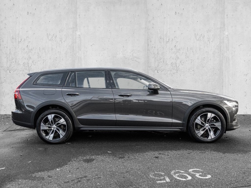 Volvo V60 Cross Country 2023