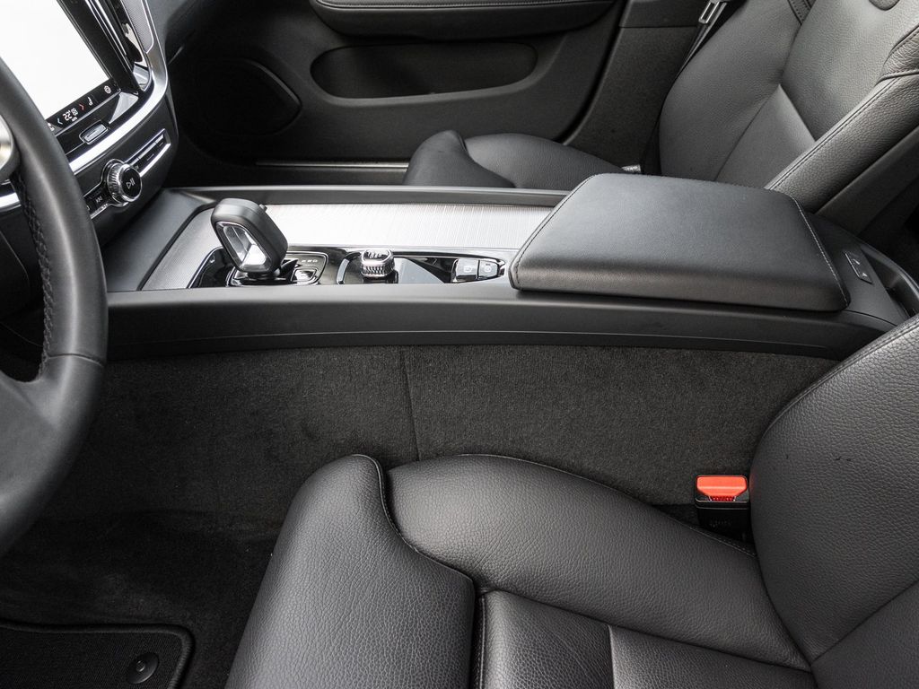 Volvo V60 Cross Country 2023