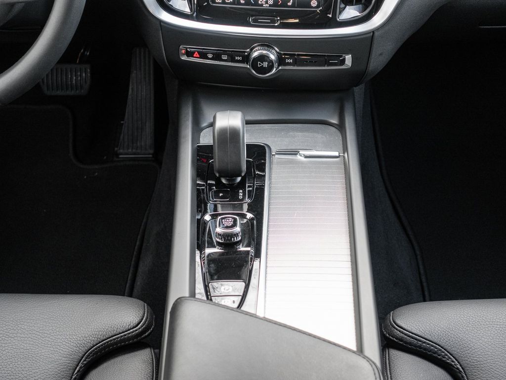 Volvo V60 Cross Country 2023