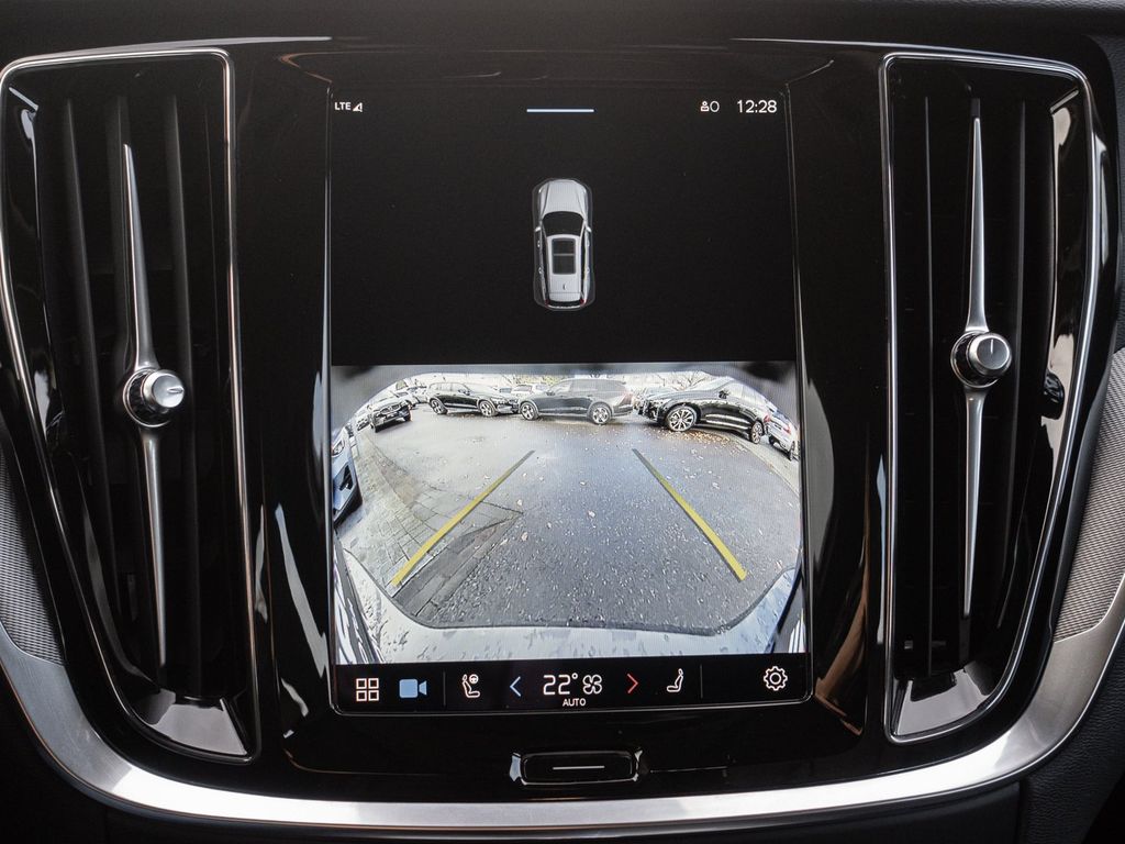 Volvo V60 Cross Country 2023