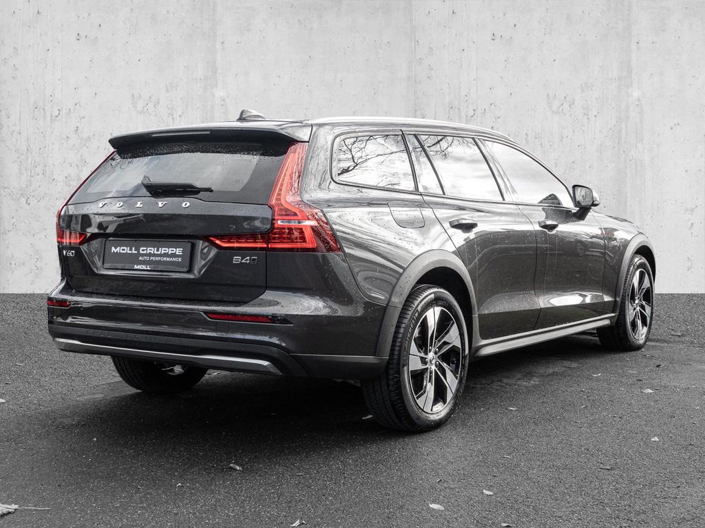 Volvo V60 Cross Country 2023