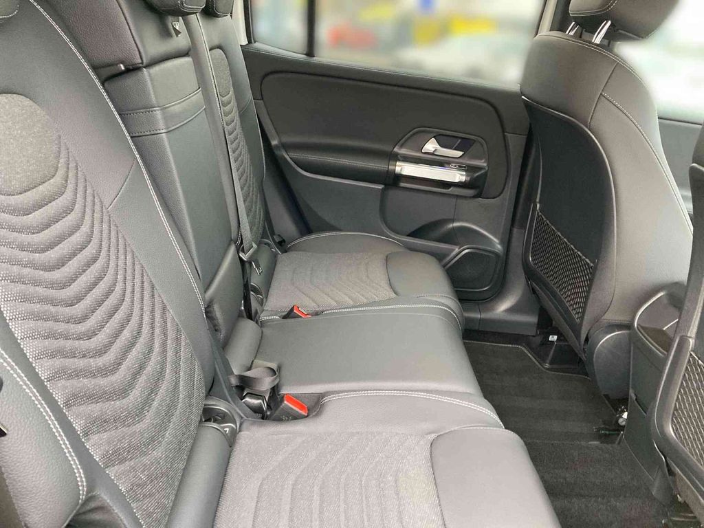 Mercedes-Benz GLB 180 2024