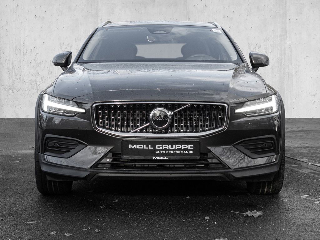 Volvo V60 Cross Country 2023