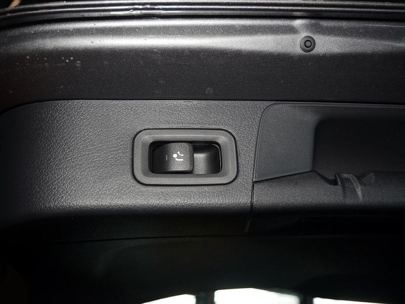 Mercedes-Benz B 200 2025