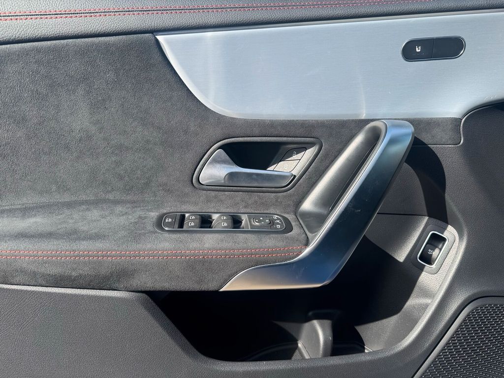 Mercedes-Benz CLA 200 2024