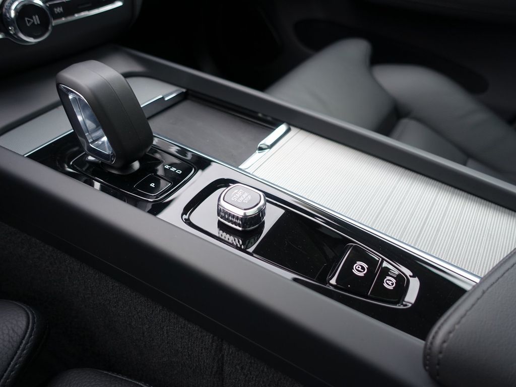 Volvo XC60 2025