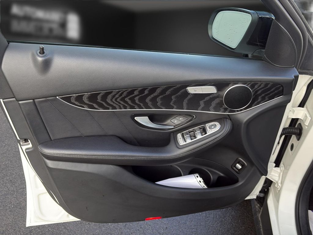 Mercedes-Benz GLC 300 2021