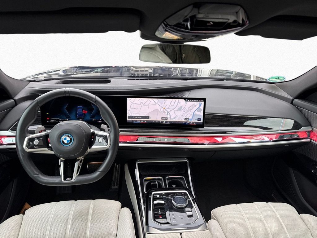 BMW 750 2024