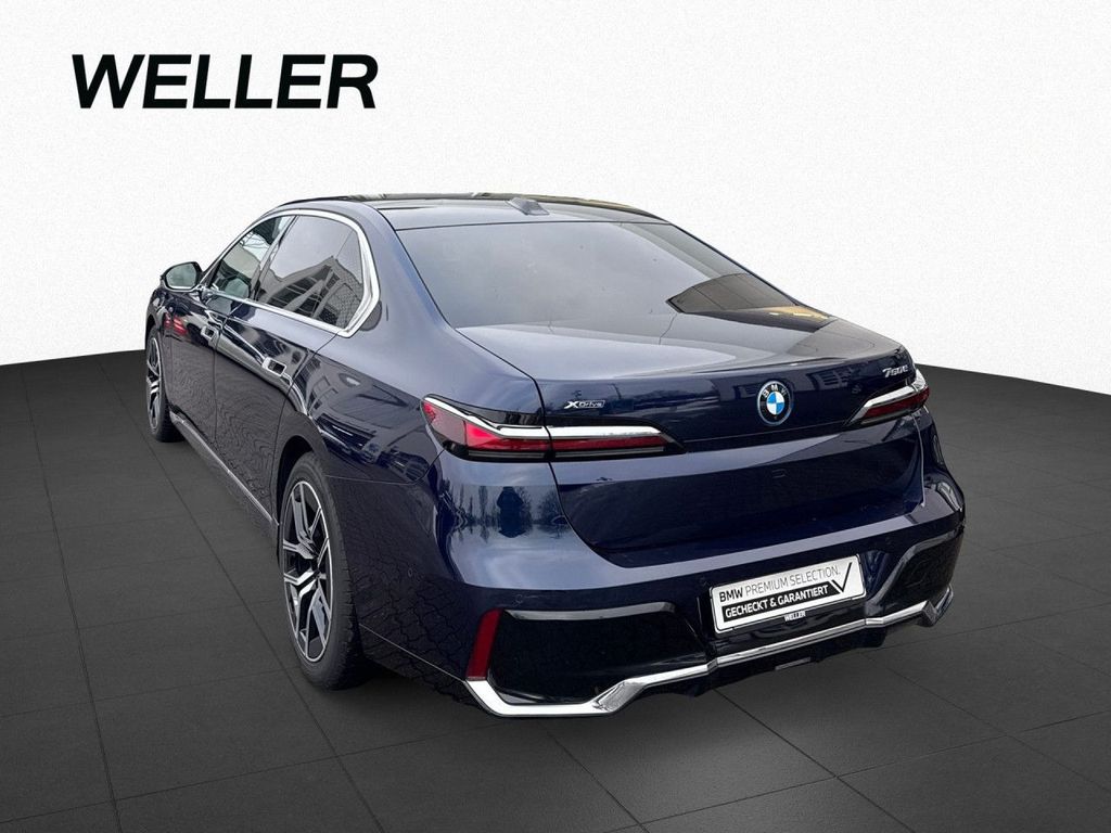 BMW 750 2024