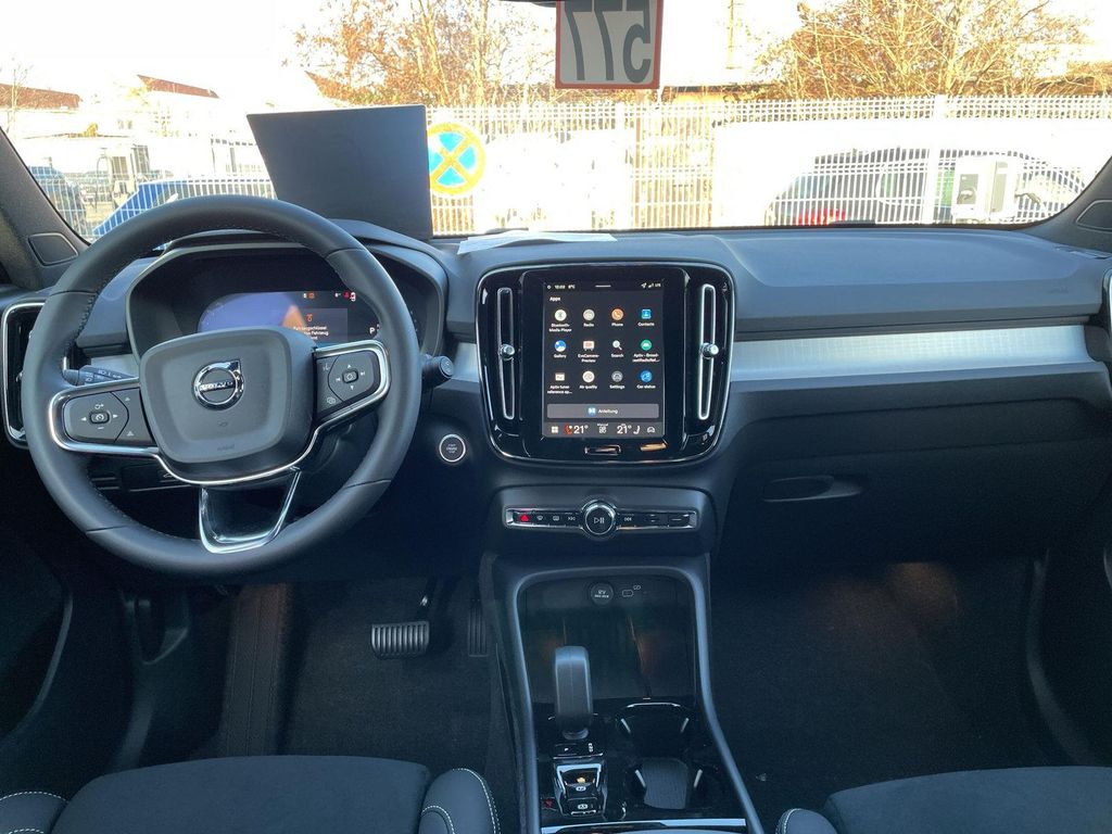 Volvo XC40 2025