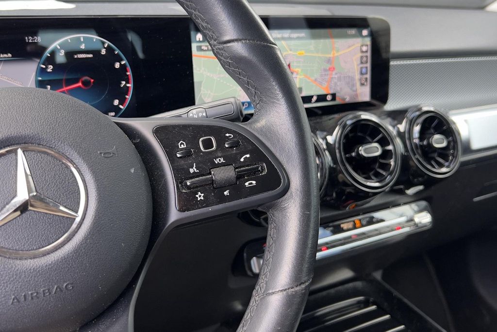 Mercedes-Benz GLB 180 2021