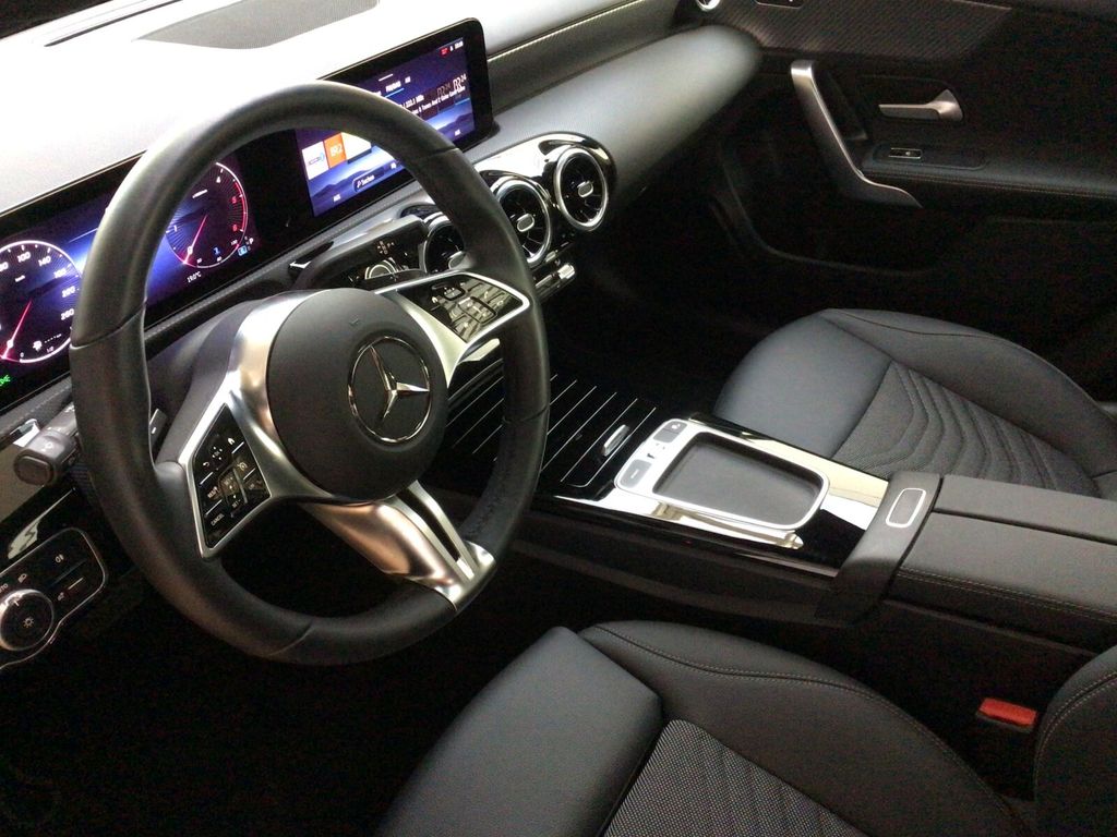 Mercedes-Benz A 200 2024