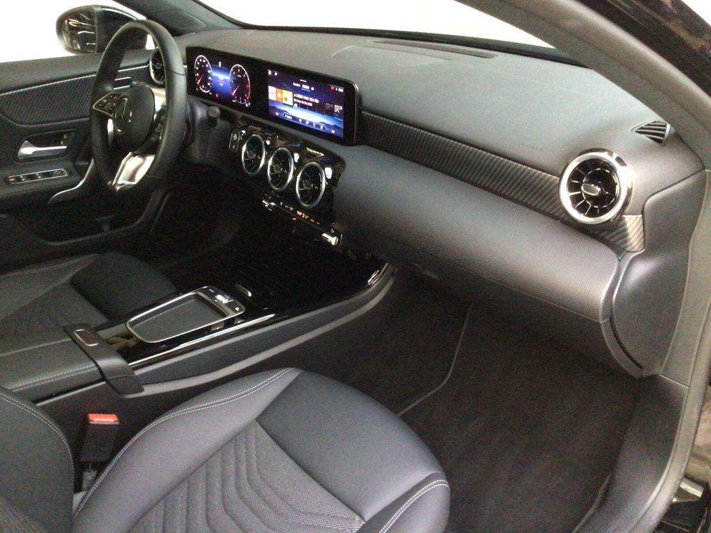 Mercedes-Benz A 200 2024