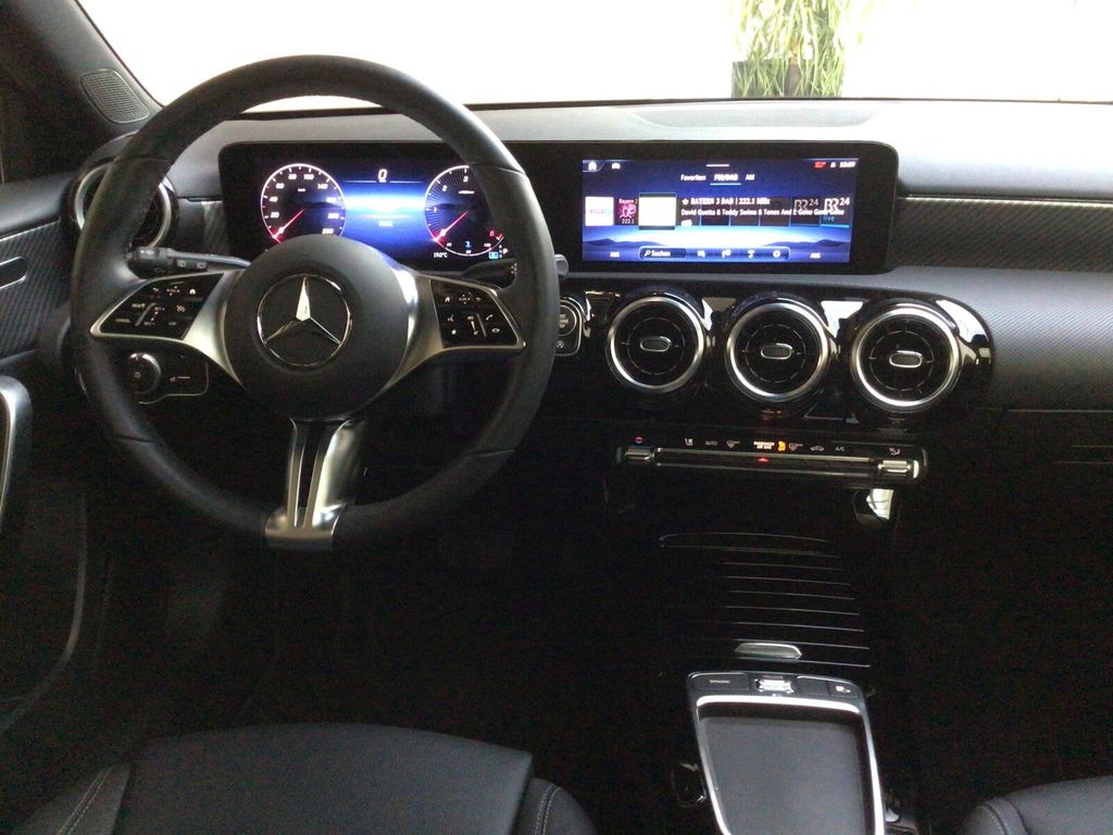 Mercedes-Benz A 200 2024