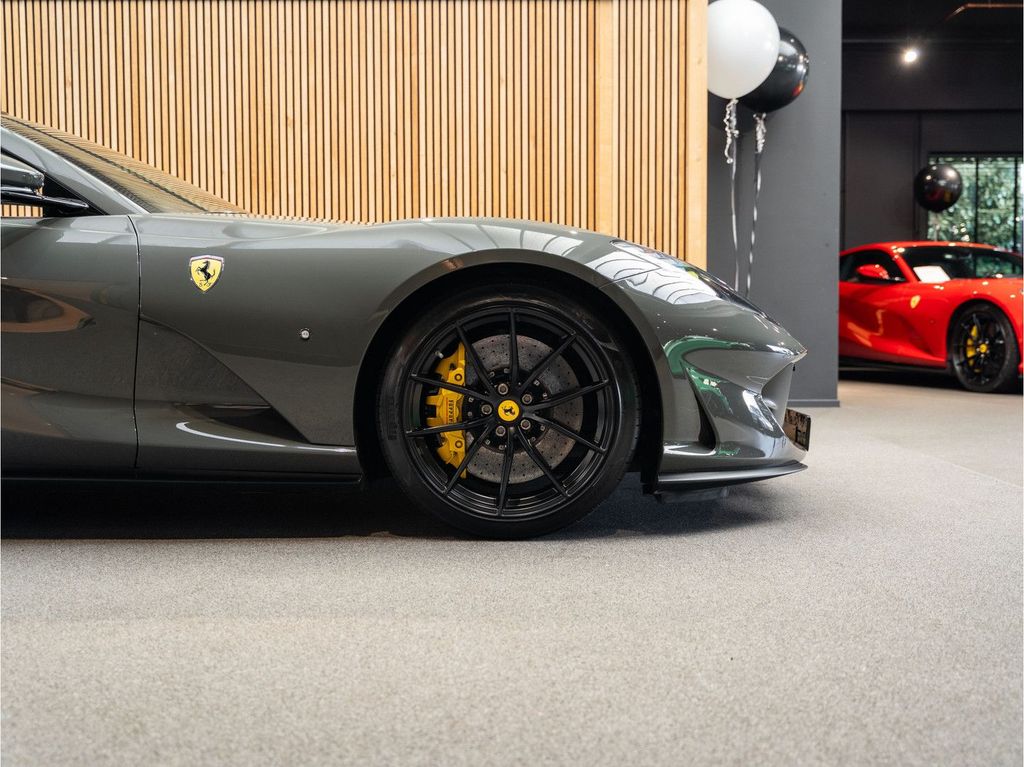 Ferrari 812 2022