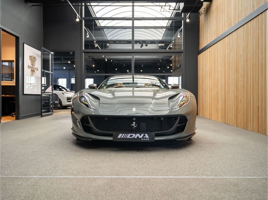 Ferrari 812 2022