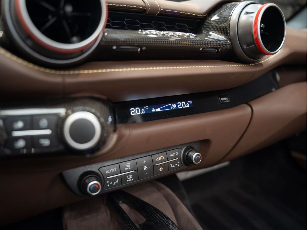 Ferrari 812 2022