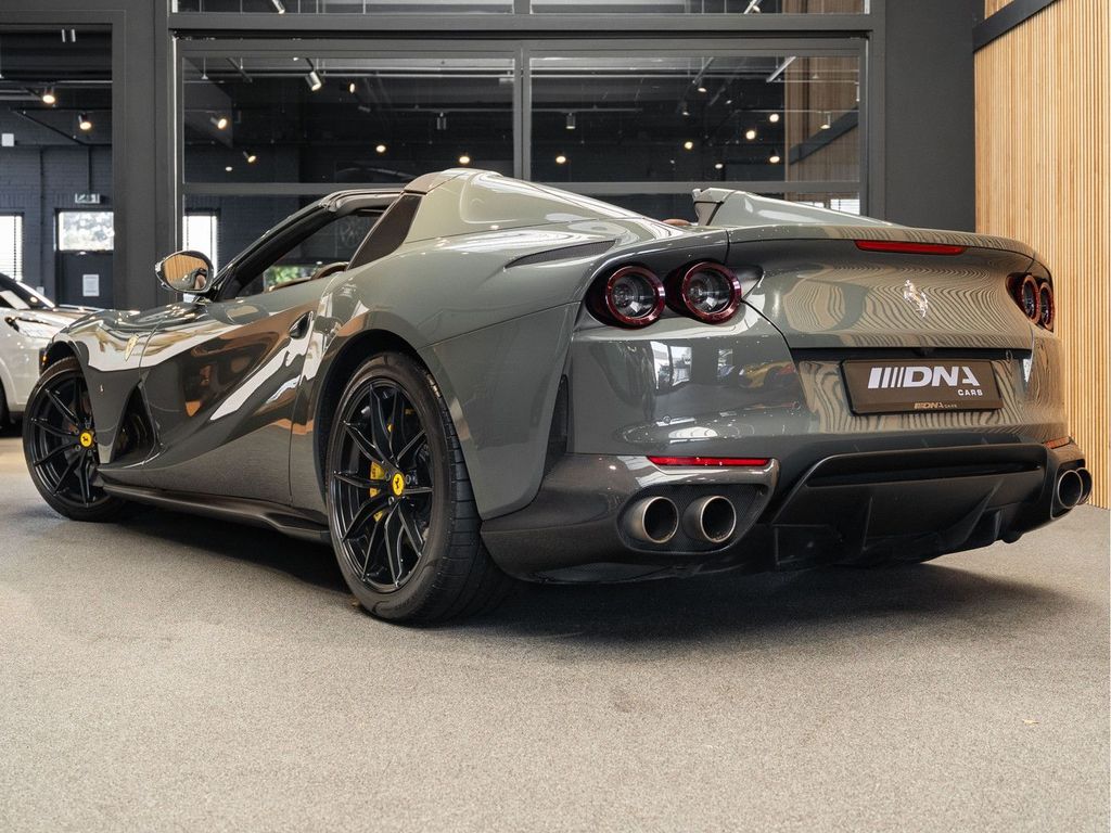 Ferrari 812 2022