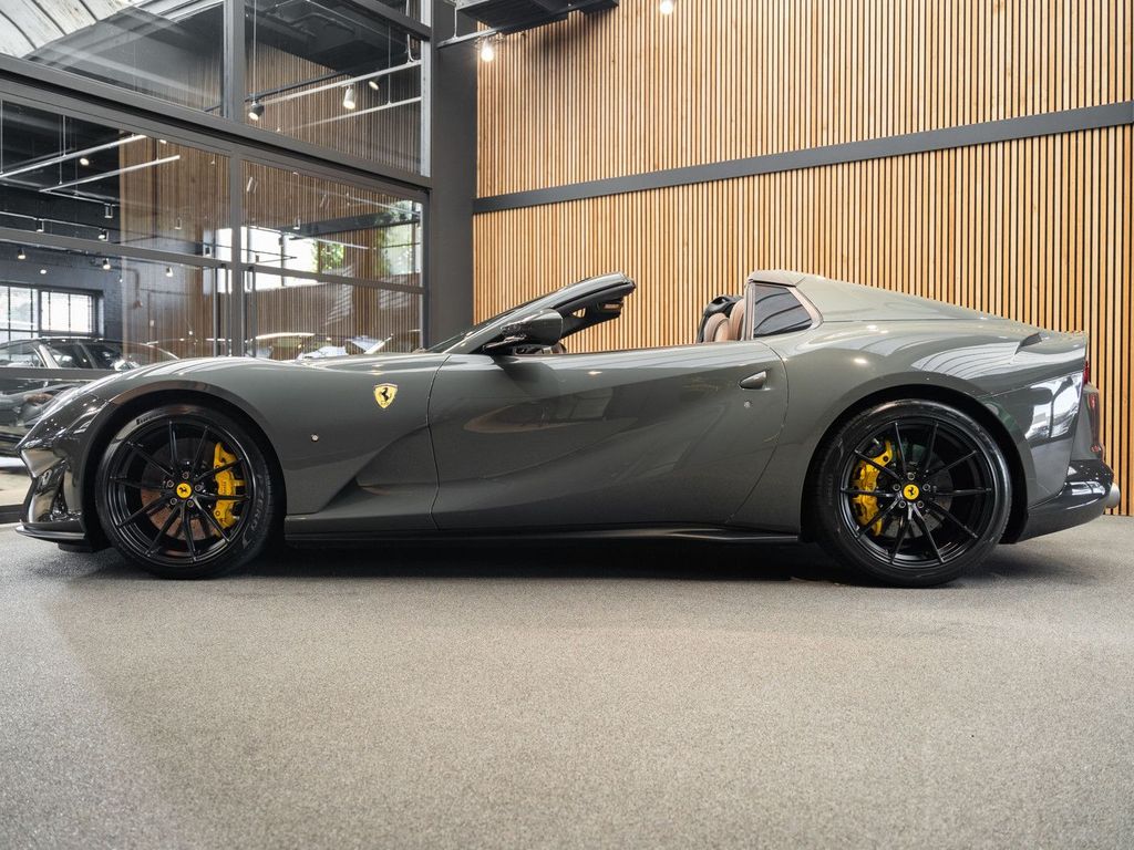 Ferrari 812 2022