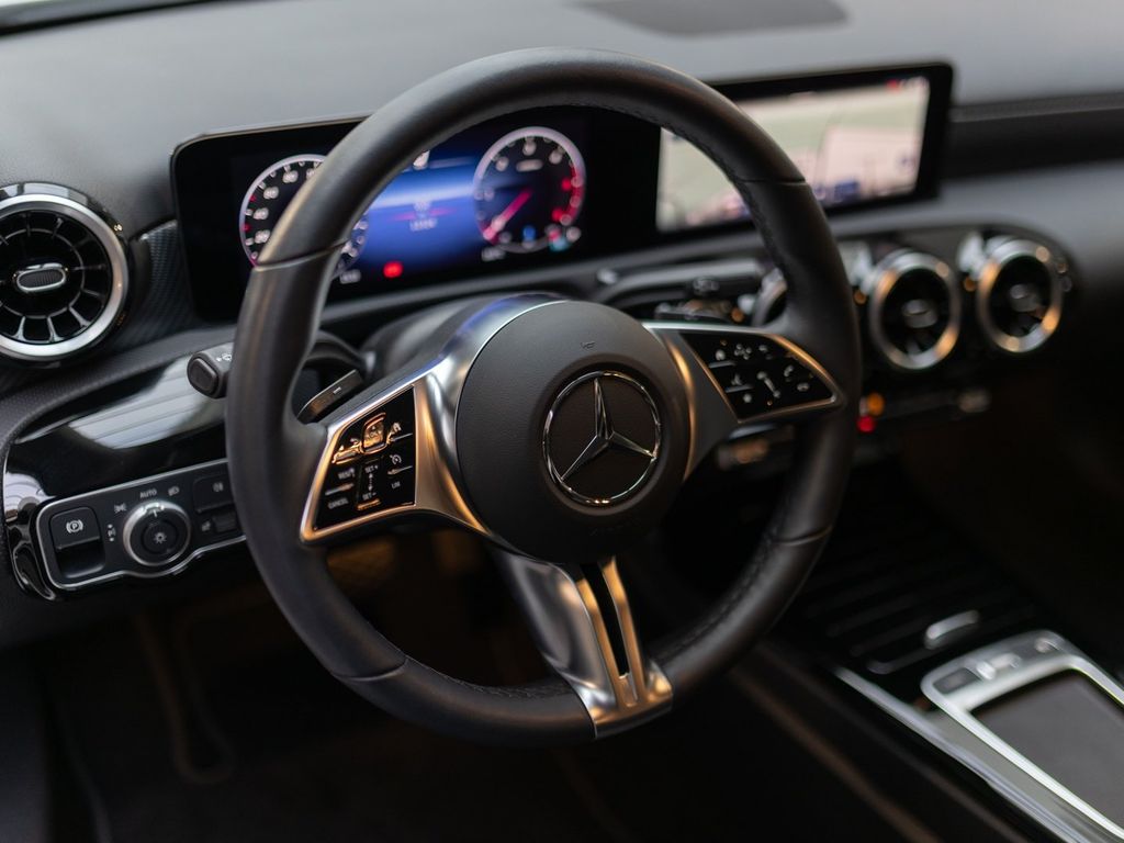 Mercedes-Benz A 200 2024