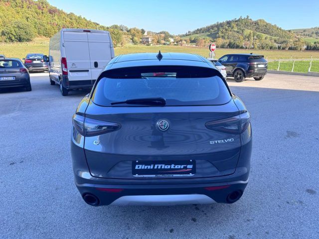 Alfa Romeo Stelvio 2023
